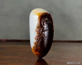 最老熟的和田玉!黑皮籽料巧雕"韦陀"!